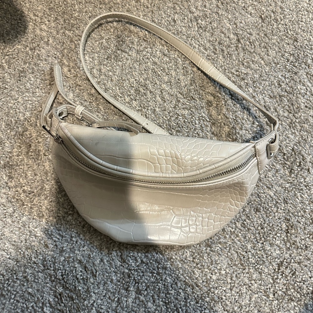 SNAKE SKIN BELT BAG